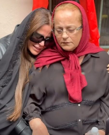 Simge Sağın’ın en zor vedası: Ablasını son yolculuğuna uğurluyor