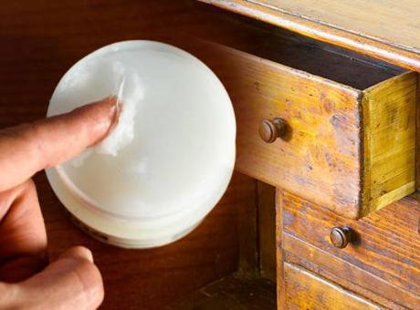 Önce sürün sonra silin! 1 gecede mobilyalar yenileniyor: Güneşe ve yıllara kalkan