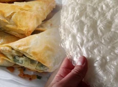 El açması börekleri solladı! Pirinç yufkasını 30 saniye bekletip sarın: Gluten yok