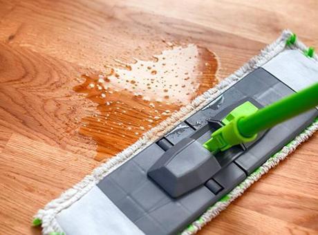Parkeleri parlatırken mahvediyoruz! Islak paspasa hayır, en iyisi bezde saklı