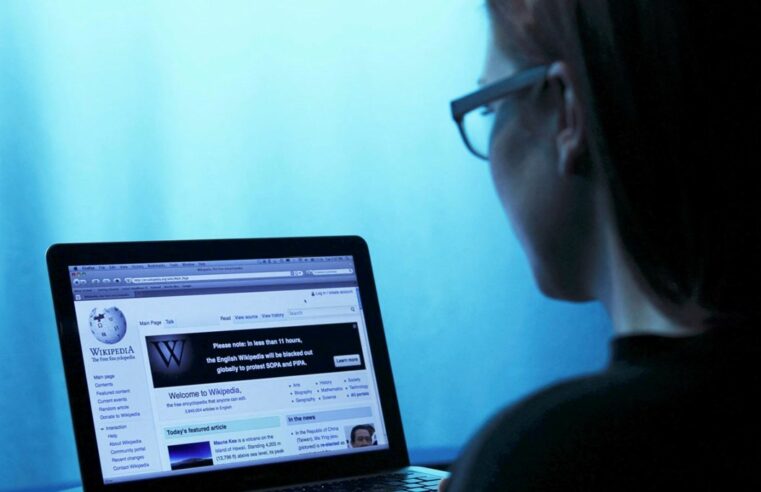 Wikipedia’da isyan çıktı: “Dehşet içinde gülüyorum”