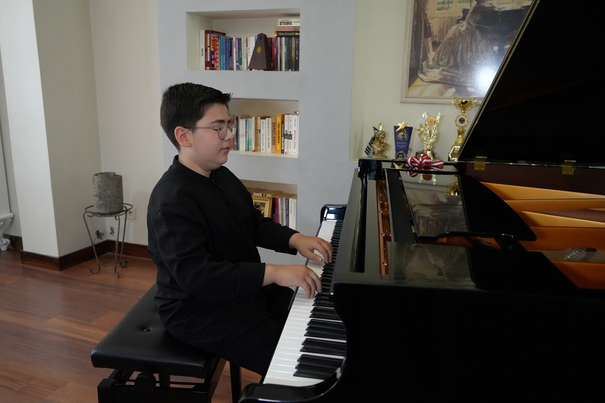 Gaziantepli 13 yaşındaki piyanist Hamit ödüllere doymuyor