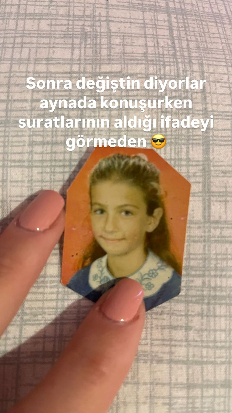 Ünlü oyuncudan çocukluk pozu: Değiştin diyorlar (Ünlülerin çocukluk ve gençlik halleri)