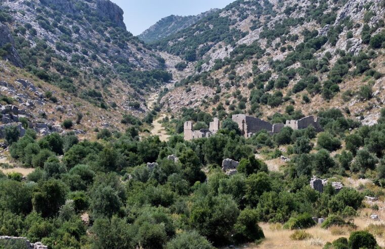 Antik döşeme yol, doğal güzelliğini koruyor