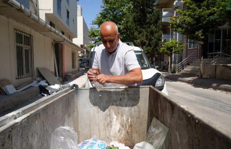 Çöpten topladığı camları sanata dönüştürüyor: “Bu eserlere talep çok”