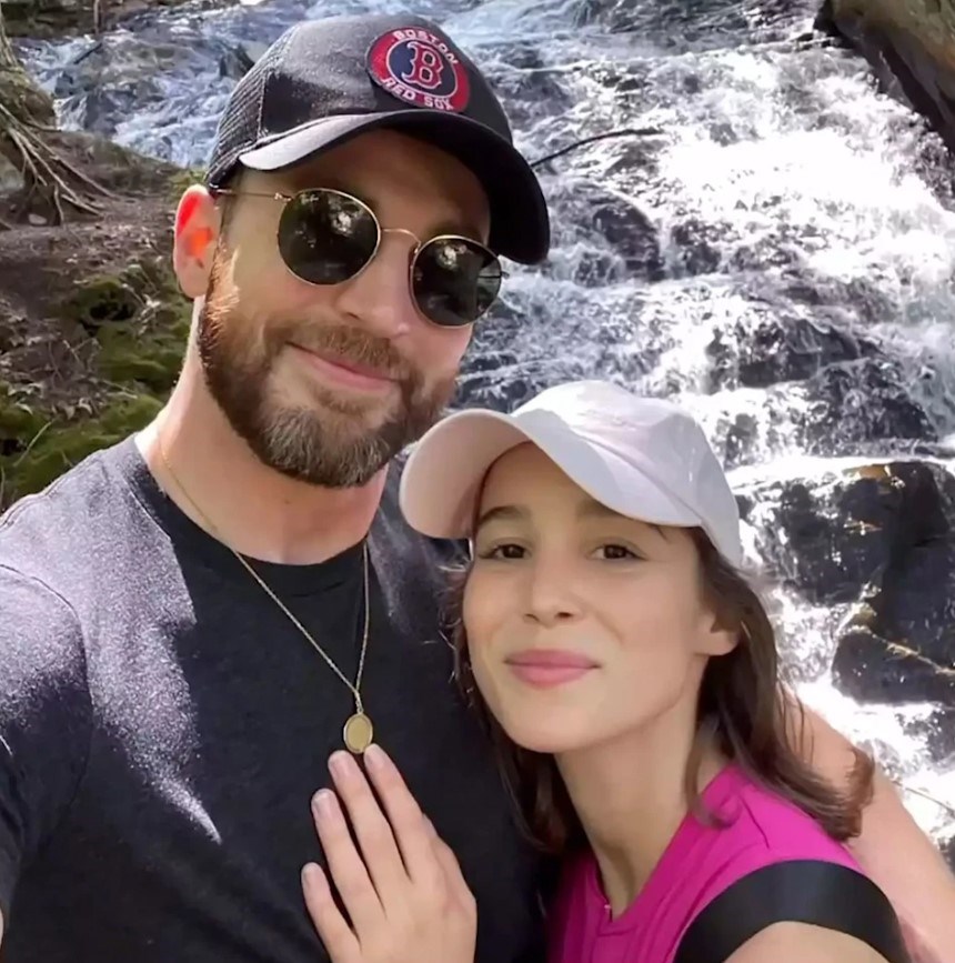 Chris Evans eşi Alba Baptista’ya nasıl evlenme teklif ettiğini anlattı