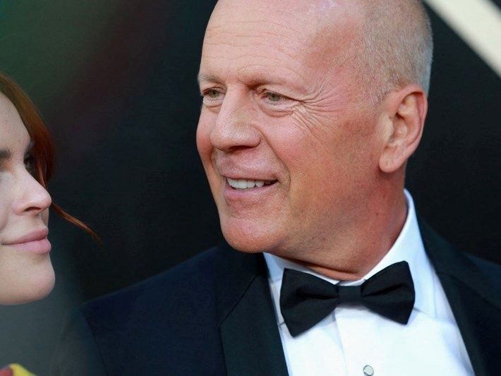 Bruce Willis aile fotoğrafında yer almadı