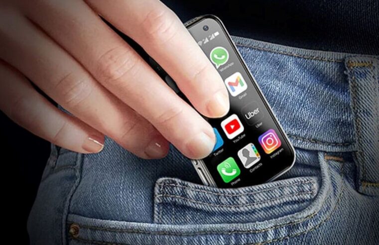 Kredi kartı boyutlarında akıllı telefon
