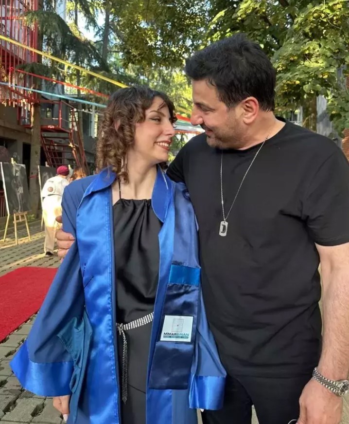 Davut Güloğlu: Benim güzel kızım mezun oldu