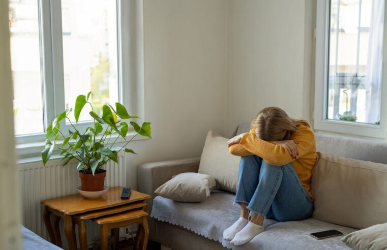 Partnerinizin sizi yeterince sevmediğini gösteren 24 işaret