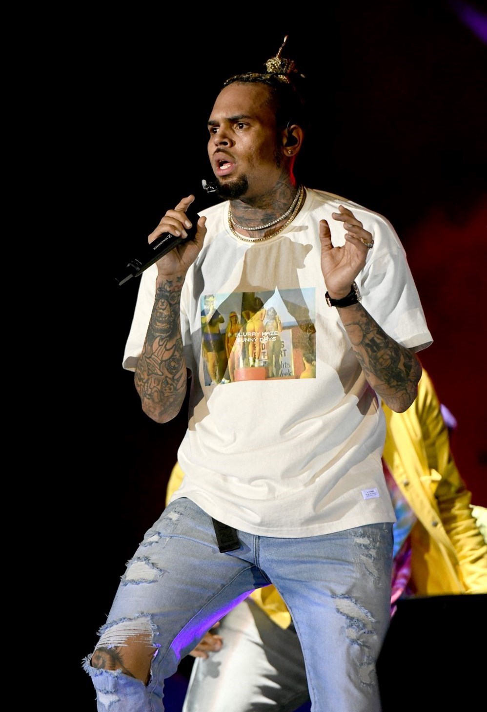 Şarkıcı Chris Brown, hakkındaki suçlamaları reddetti