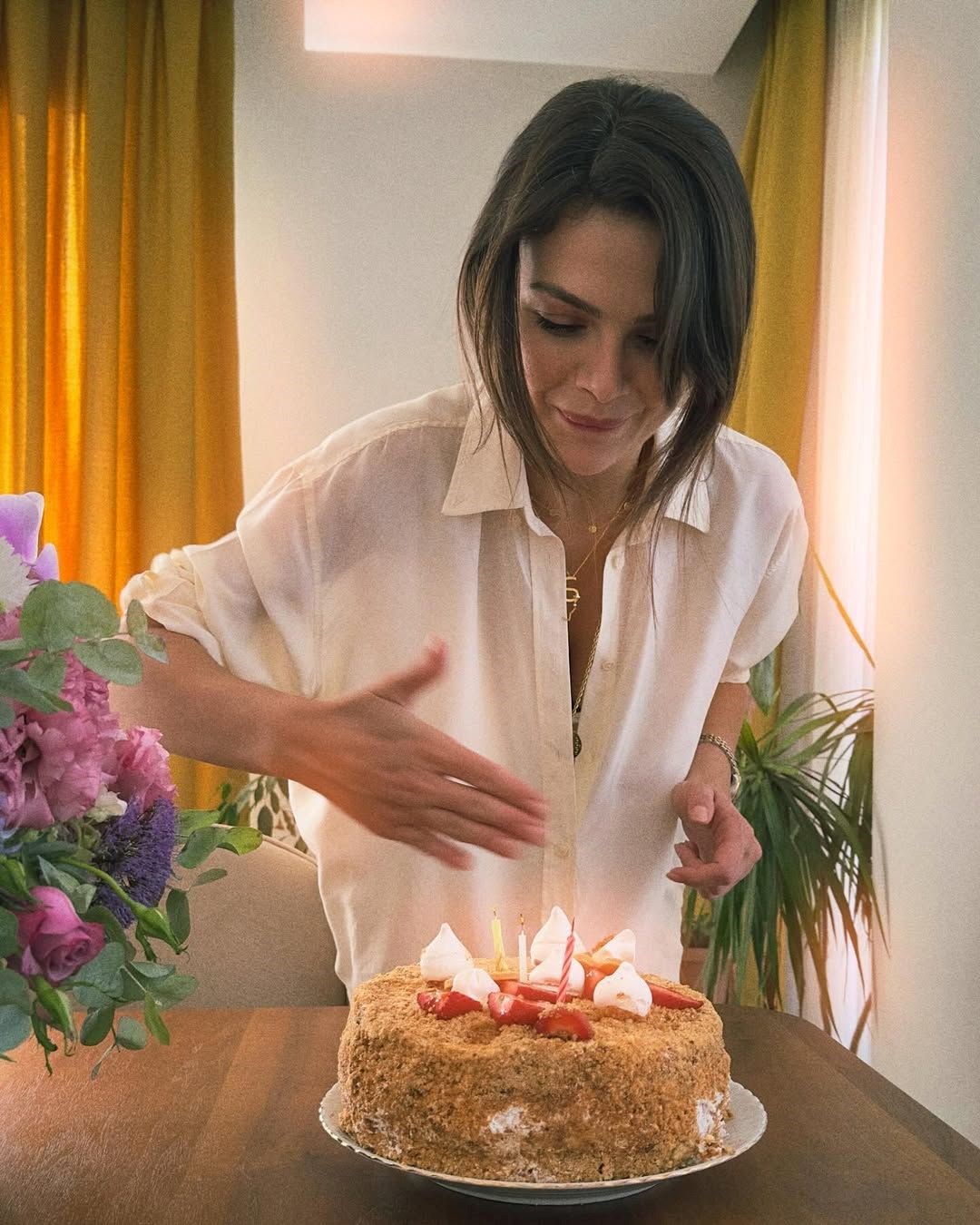 Sinem Ünsal’dan doğum günü pozları: Bir yaşıma daha girdim