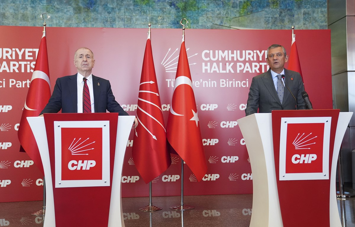 Ümit Özdağ’dan CHP’ye ziyaret | Özgür Özel: Bir utanç son buldu