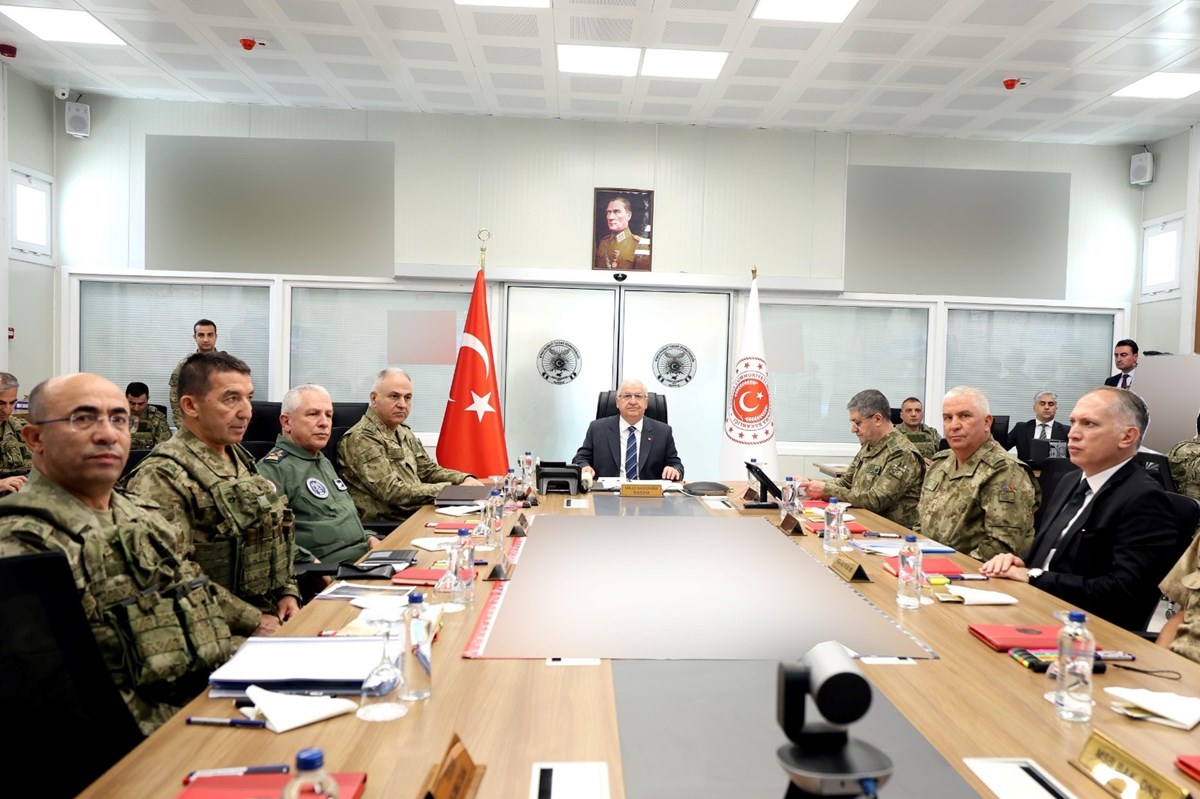 Komutanlar İran sınırında! Bakan Güler: Güvenlik tedbirleri artırıldı