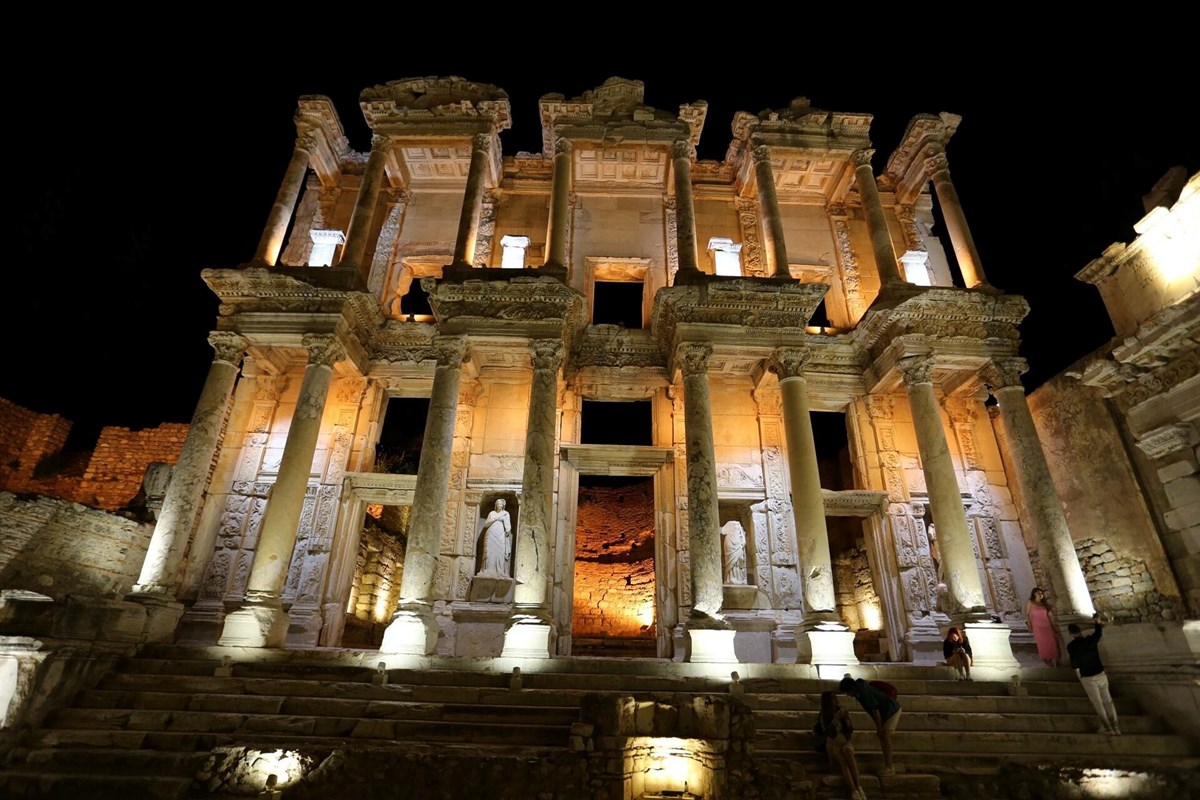 Efes Antik Kenti’nde gece müzeciliği başlıyor
