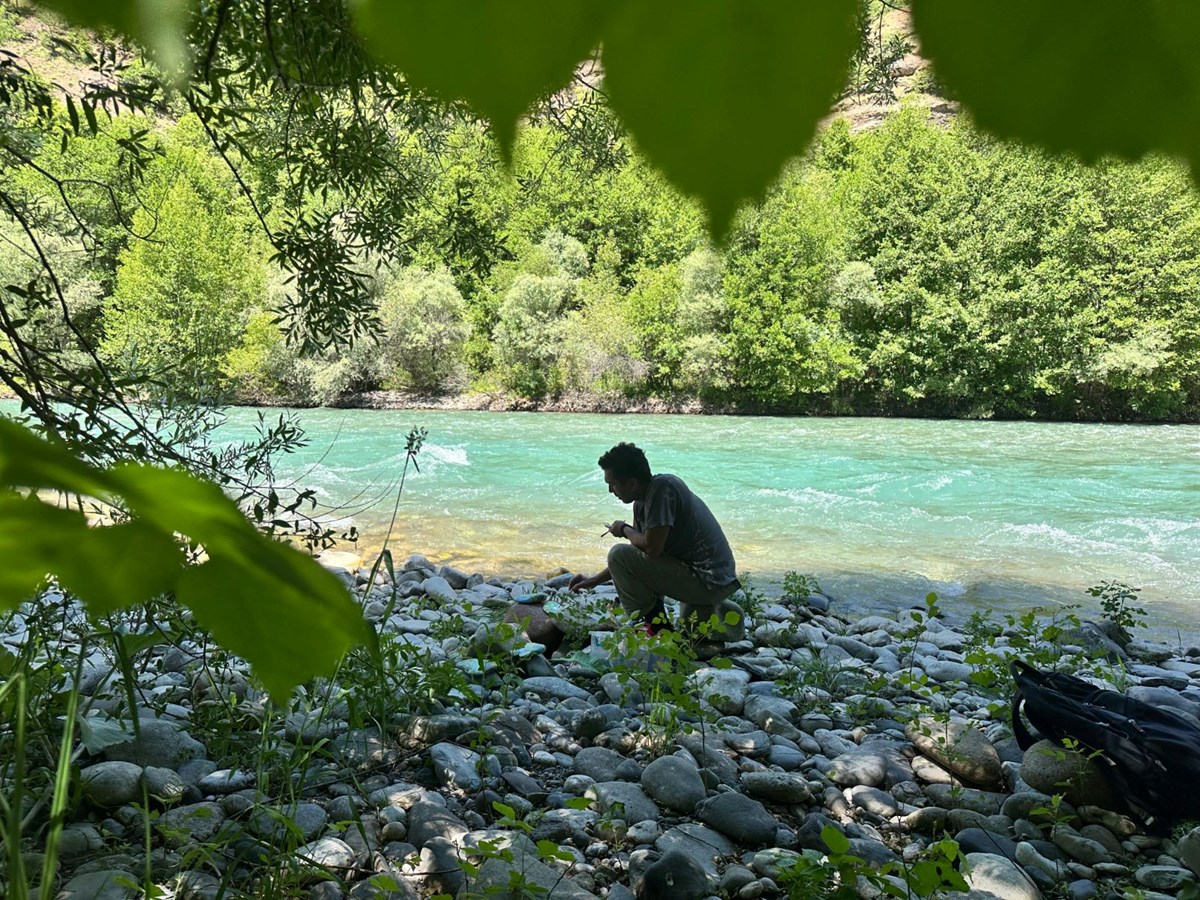 Munzur Vadisi’nden topladığı taşları sanat eserine dönüştürüyor