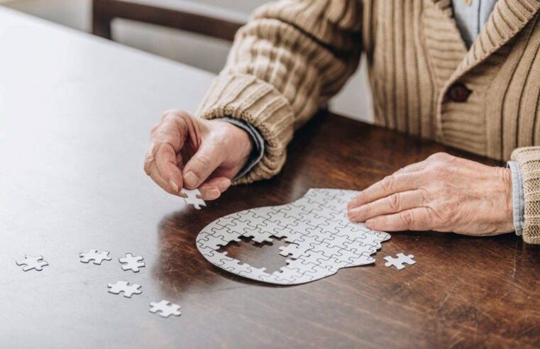Alzheimer hastalığının erken belirtisi: Nasıl önlenebilir?