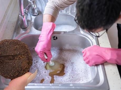 Kahve keyfi çileye dönüşmesin! Borulara balçık gibi yapışıyor, gideri felç ediyor