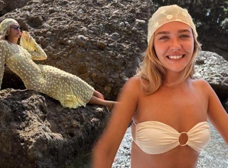 Melisa Döngel’in yeni tatil rotası! Bu kez sarılar içinde poz verdi