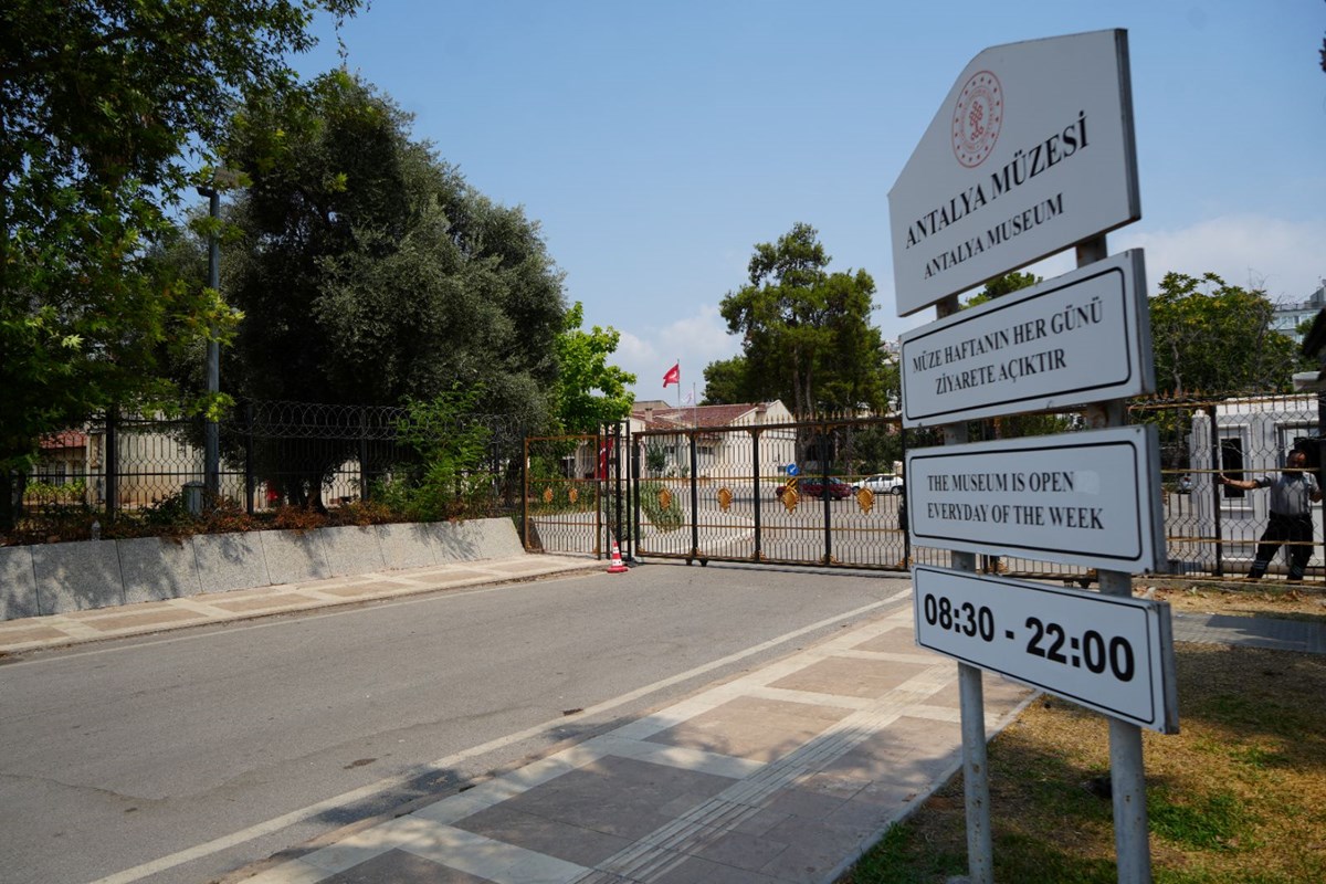 Antalya Arkeoloji Müzesi ziyarete kapatıldı
