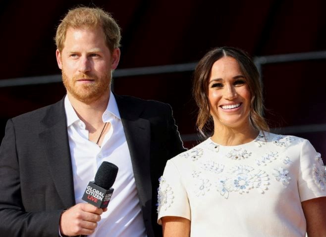 Kraliçe Elizabeth’in Meghan Markle öfkesi: ”Boşanmış bir kadın için uygun değil”