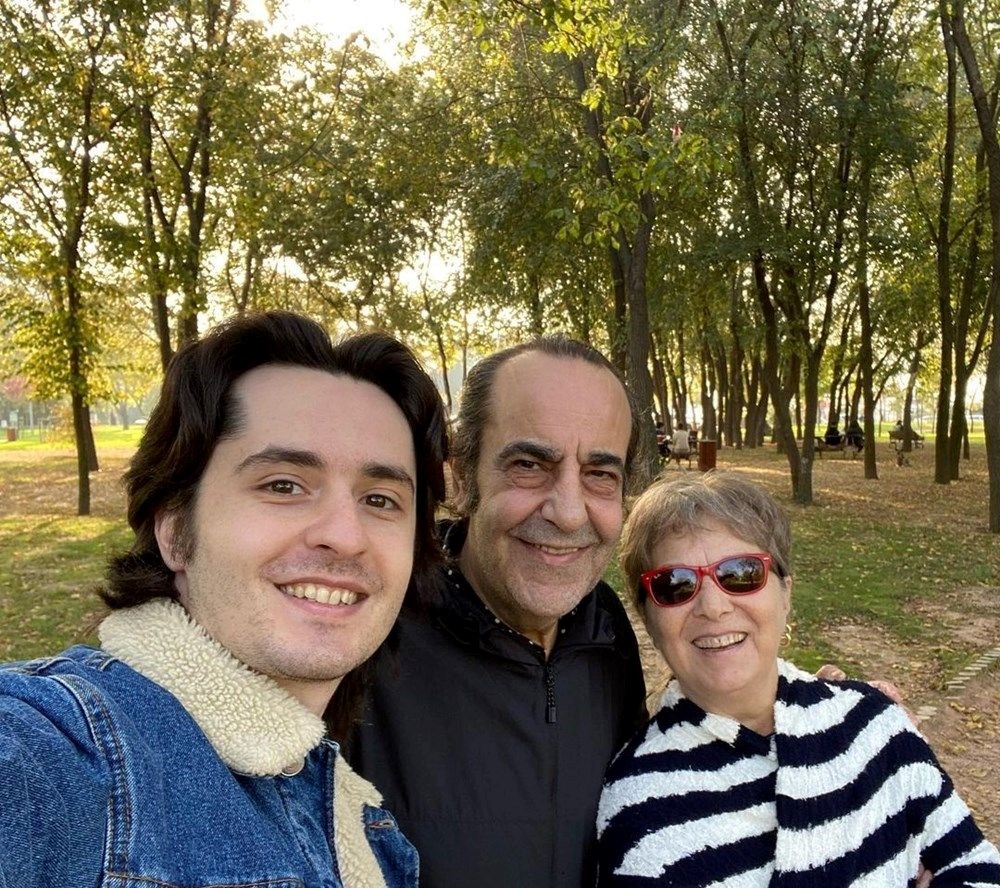 Özkan Uğur’un ölüm yıl dönümünde duygusal paylaşım: “Boşluğun dolmuyor”