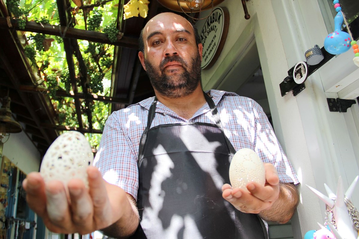 Hobi olarak başladı: Yumurtanın kabuğuna sanat nakşediyor