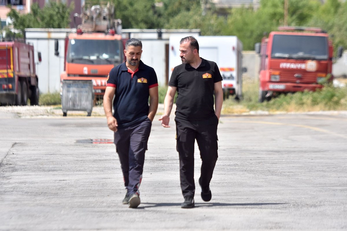 Ağrı Dağı’nın zirvesinden indi, dağcı kıyafetiyle düğüne katıldı