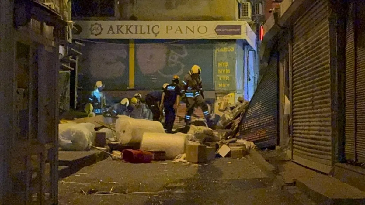 SON DAKİKA | Beyoğlu’nda korkutan patlama! Bir bina kısmen çöktü