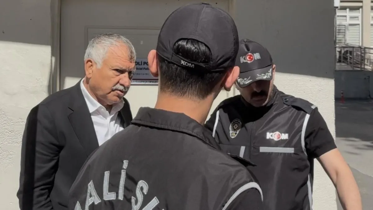 SON DAKİKA | Yolsuzluk soruşturmasında tutuklanmıştı! Zeydan Karalar görevden uzaklaştırıldı