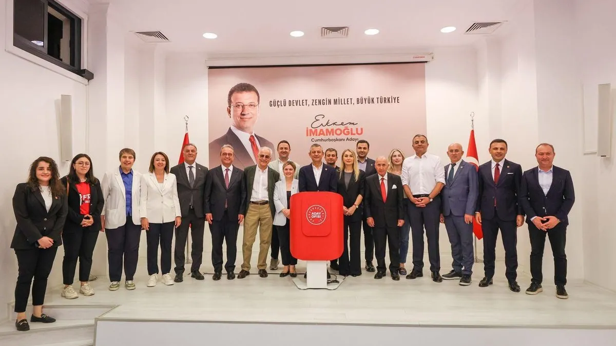 CHP’den skandal! Atatürk’ün posteri indirildi, Ekrem İmamoğlu’nun fotoğrafı asıldı!