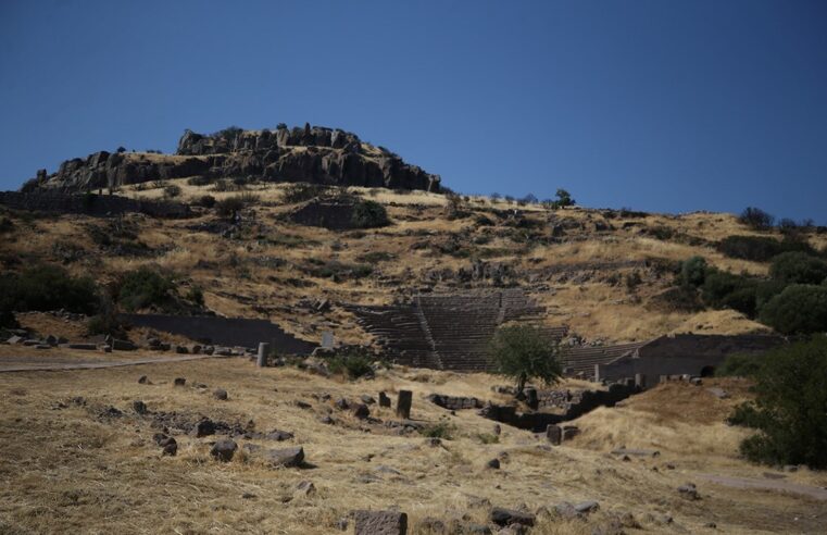Assos Antik Kenti’ndeki 2 bin 200 yıllık tiyatro restore edilecek