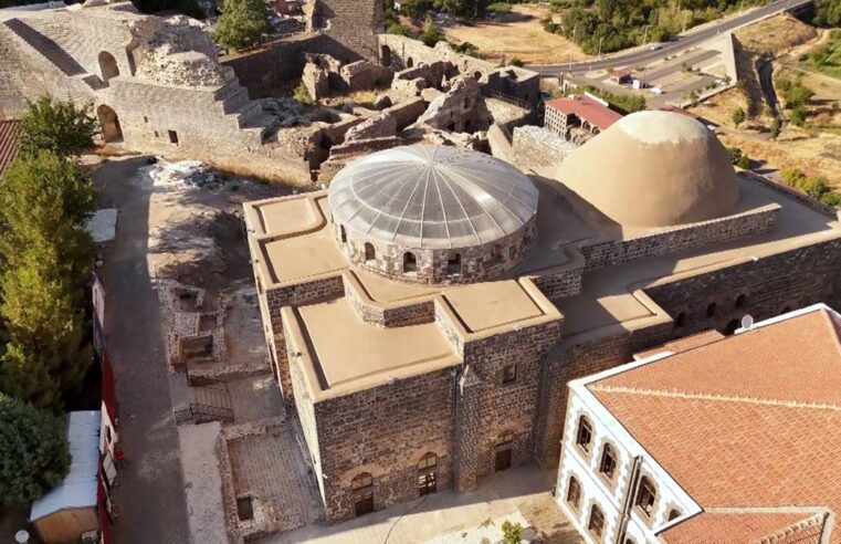 Depremde ağır hasar alan bin 600 yıllık kilisenin restorasyonu tamamlandı
