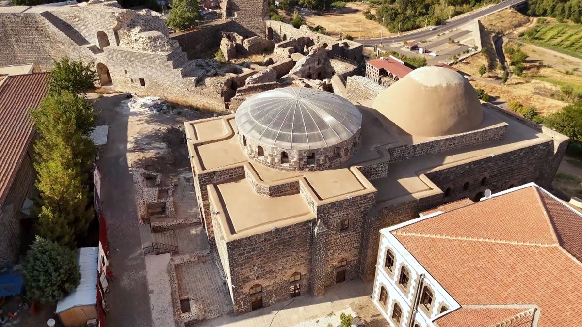Depremde ağır hasar alan bin 600 yıllık kilisenin restorasyonu tamamlandı