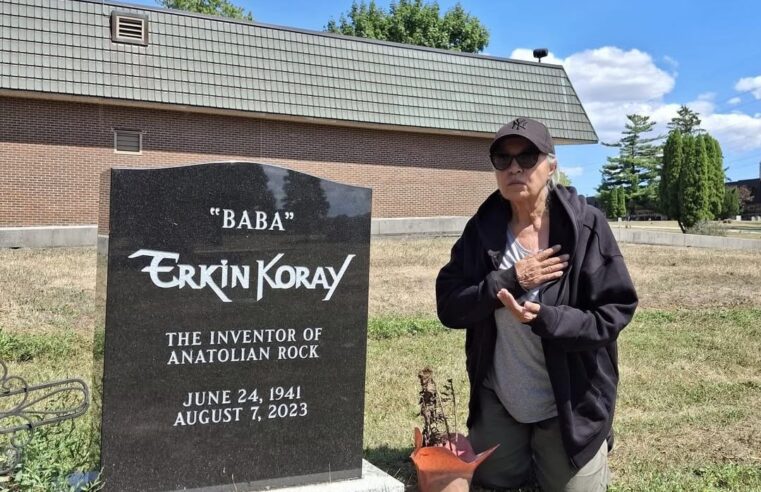 Seyyal Taner, Erkin Koray’ın mezarını ziyaret etti: Huzurla uyu