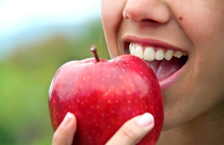 Gastroenterolog açıkladı: Günde 2 elma yiyince neler olur?