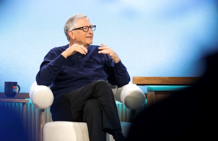 Bill Gates’ten uyarı: Yapay zeka kullanmak da işsizlikten kurtarmayacak