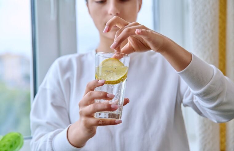 Harvardlı uzman açıkladı: Limonlu su gerçekten sağlığa faydalı mı?