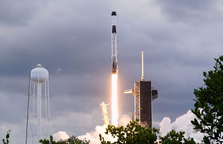 4 astronot 1 yıl gecikmeyle uzayda