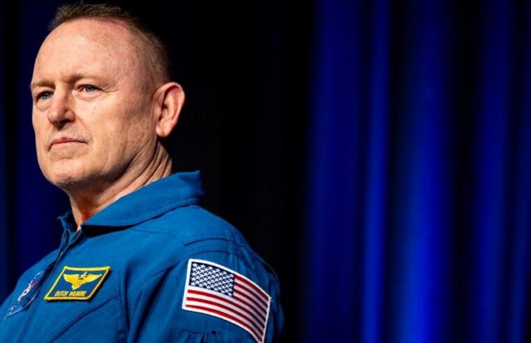 Uzayda 9 ay mahsur kalan astronot emekli oldu