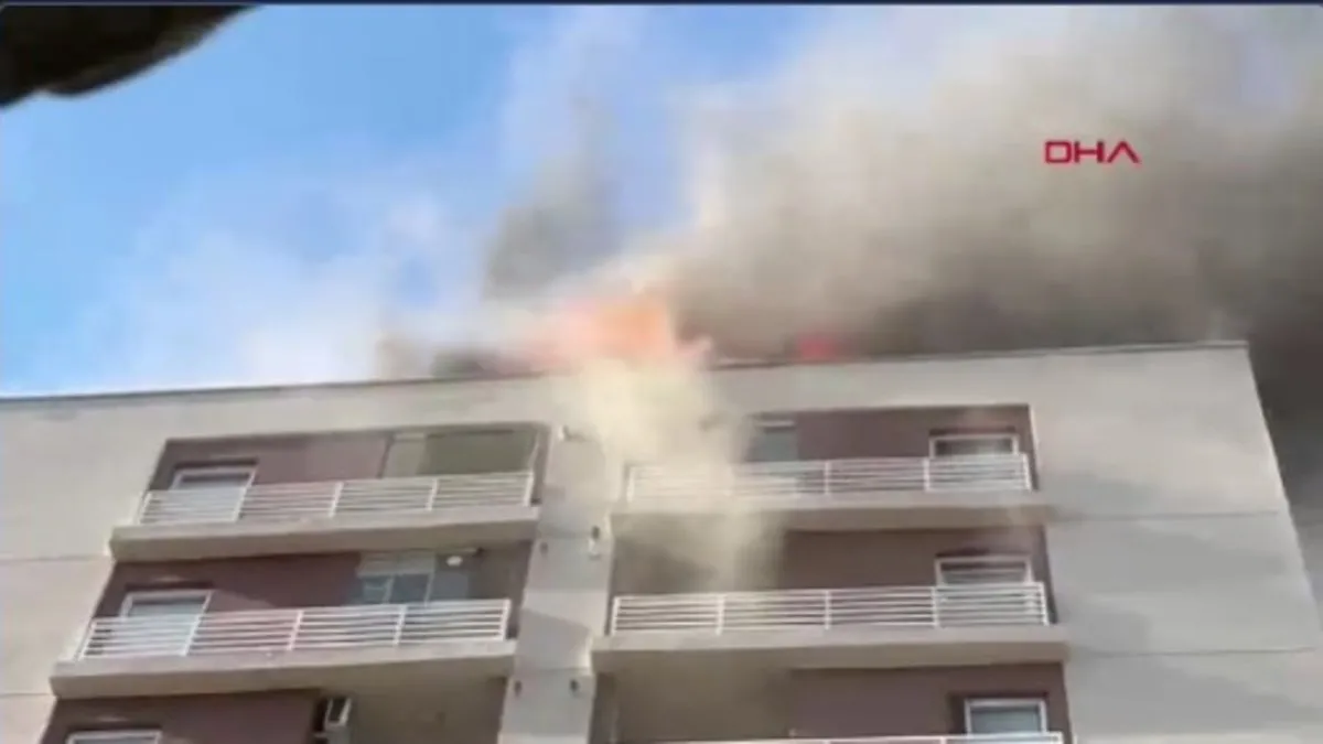 SON DAKİKA | Bağcılar’da 15 katlı apartmanda yangın! İtfaiye ekiplerinin müdahalesi sürüyor!